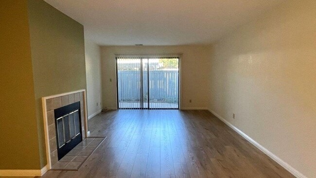 Building Photo - Pacheco Nice 2 bedroom 2 bath condo w/ com...