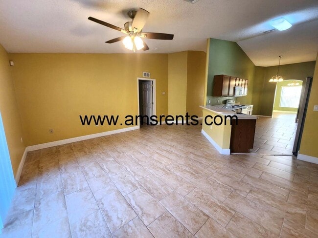 Building Photo - Large 4/2 Home With 2 Car Garage In Poinciana