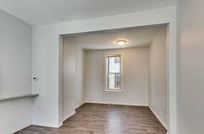 Building Photo - 1414 N Noble St