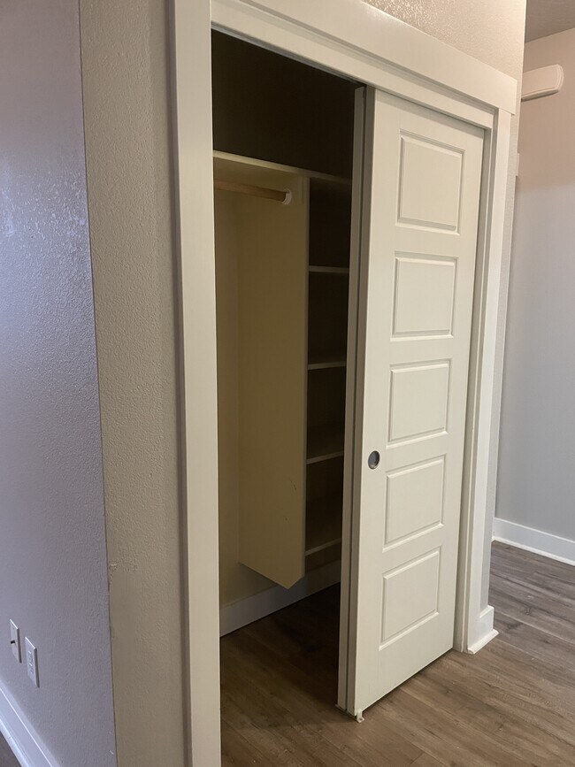 Building Photo - 447 N Baxter Way