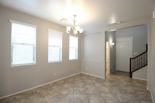 Building Photo - 3221 E Virgil Dr