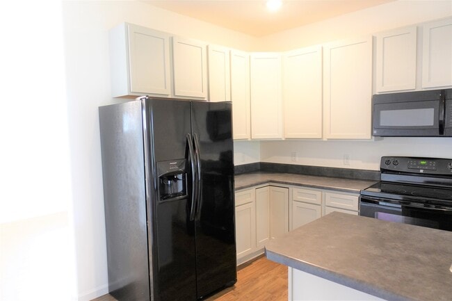 Building Photo - 176 Bur Oak Dr