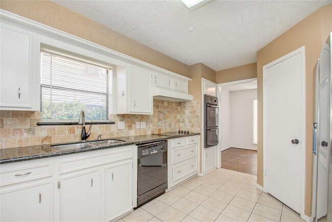 Building Photo - 11527 Sagewillow Ln