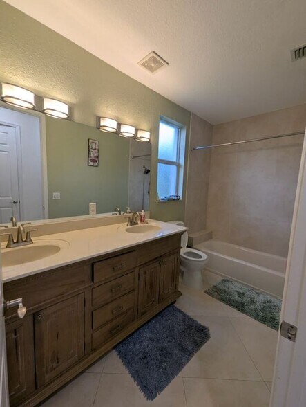 Building Photo - 6301 SW 58th Ct