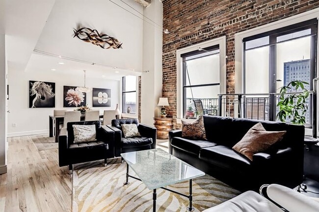 Building Photo - 915 Franklin-524.2