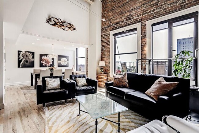 Building Photo - 915 Franklin-524.4