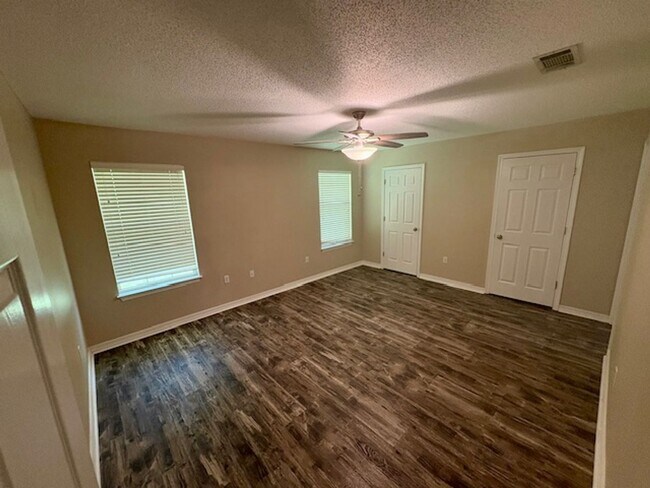 Building Photo - Indian Woods Home with a Cozy Fireplace & Stainless Steel Appliances!