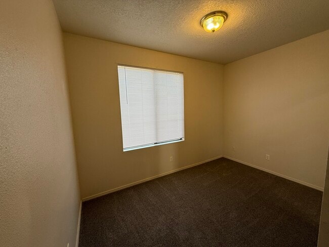 Building Photo - 1113 Meadowlark Way SE