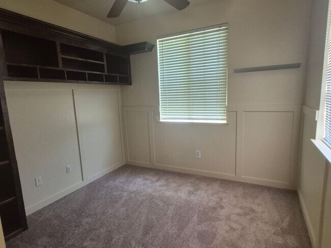 Building Photo - 5343 Dunlay Dr