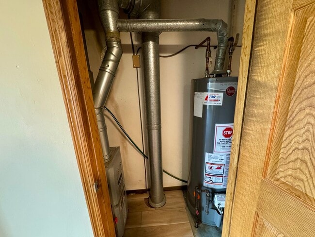 Building Photo - Updated 2BR Condo in Fox Meadows – New Flooring + Appliances