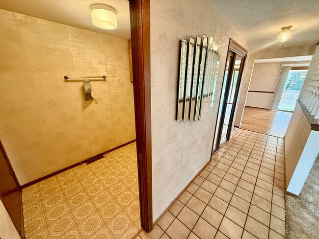 Building Photo - 4808 N Franklin Ave