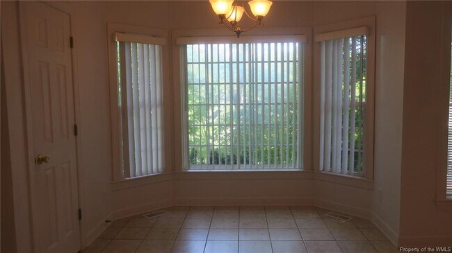 Building Photo - 128 Great Glen
