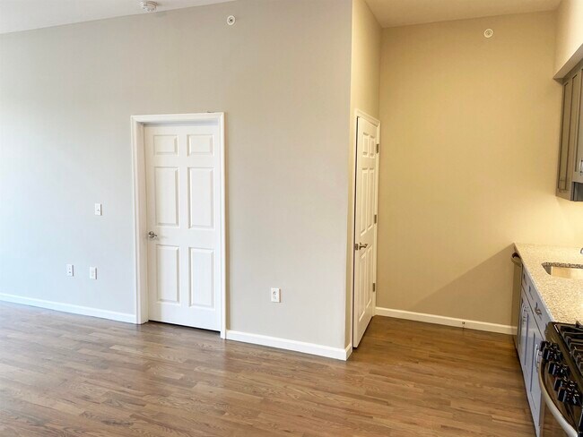 Building Photo - 195 Ave E