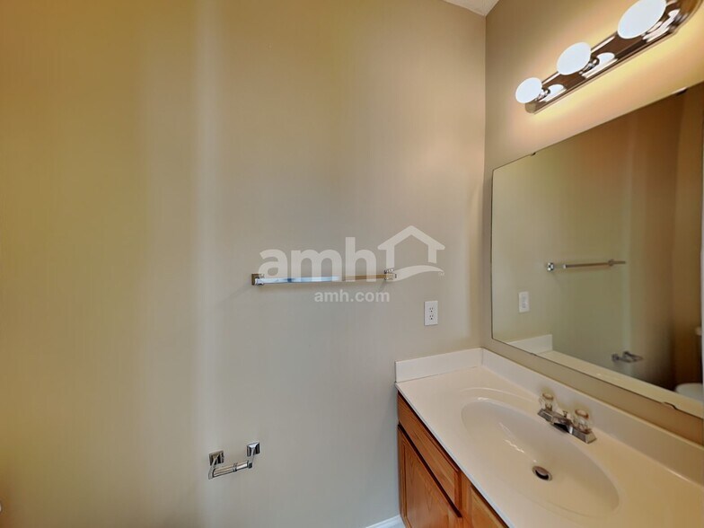 Building Photo - 6702 Meadow View Ct
