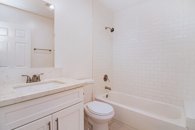 Building Photo - Olive Avenue Triplex