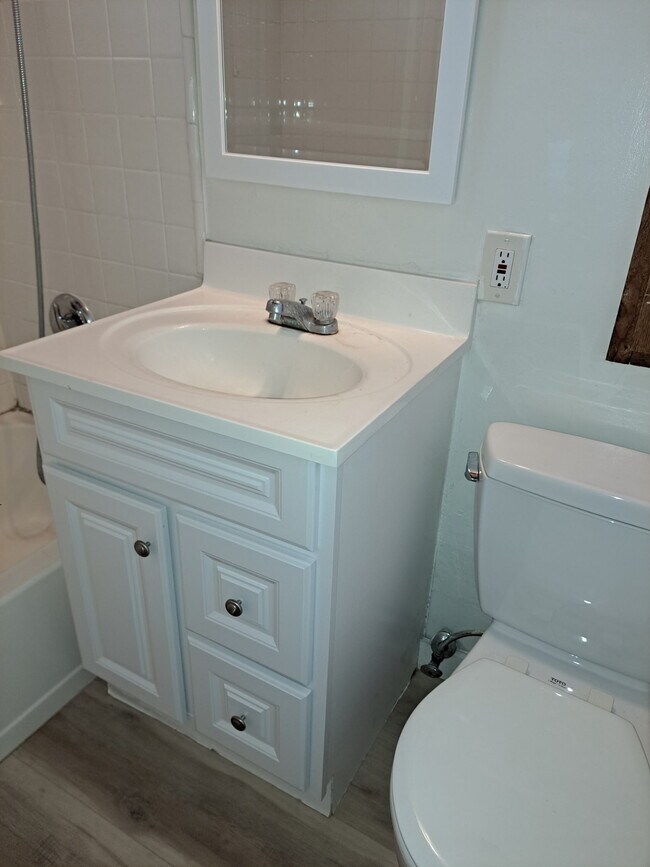 Building Photo - 4822 Grand Ave