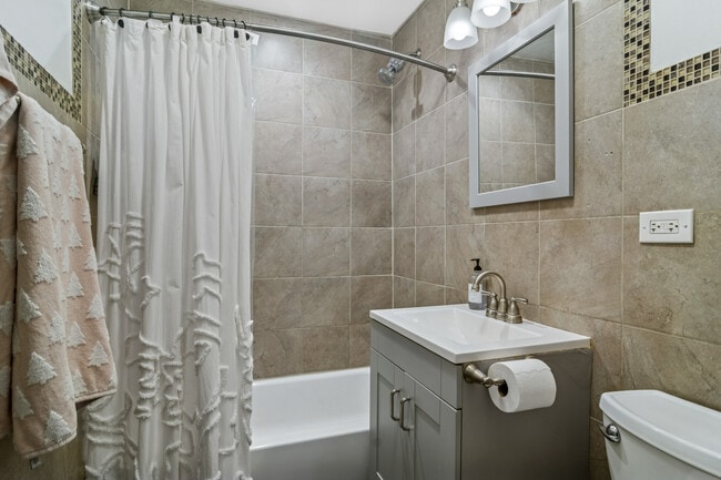 Building Photo - 102 S Ashland Ave