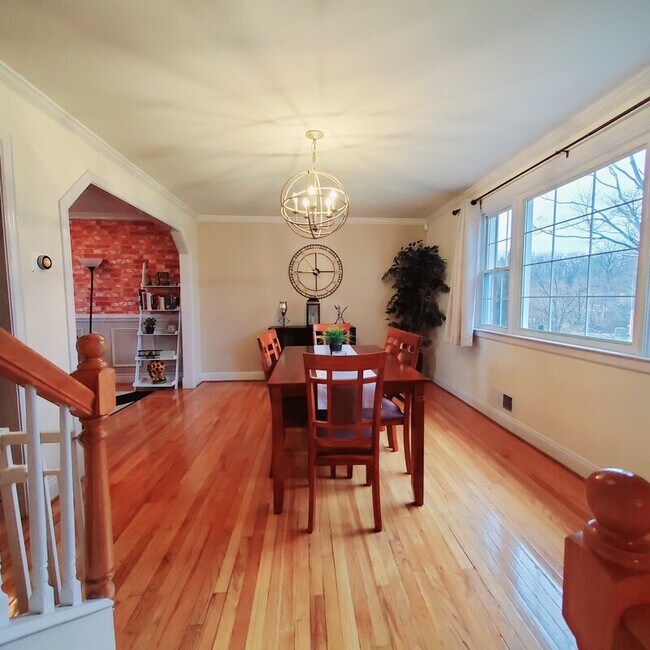 Building Photo - 210 Highmeadow Rd