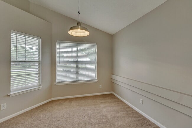 Building Photo - 710 Osprey Dr