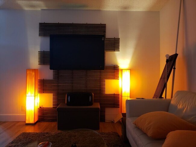 Building Photo - 3922 NE 166th St