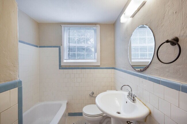 Building Photo - 3809 Maplewood Ave