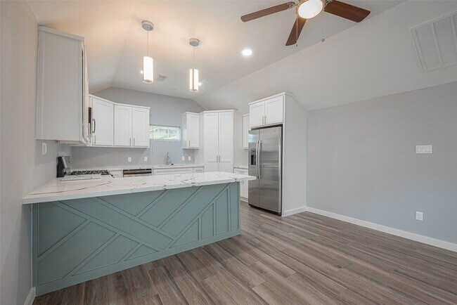 Building Photo - 2725 Avenue F