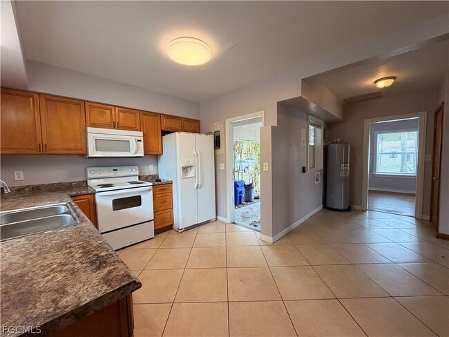 Building Photo - 2114 Dora St