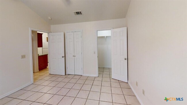 Building Photo - 412 Burleson St