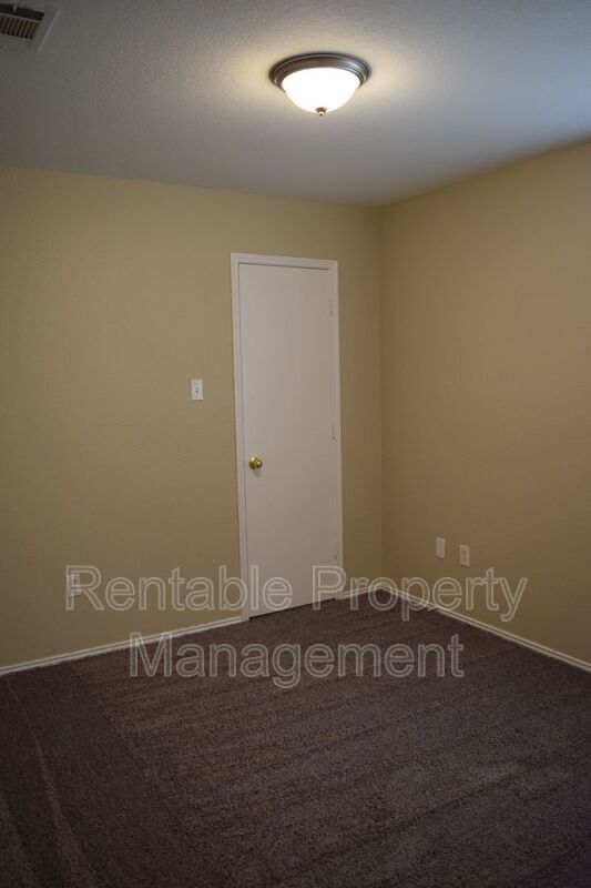 Building Photo - 8028 Doreen Ave