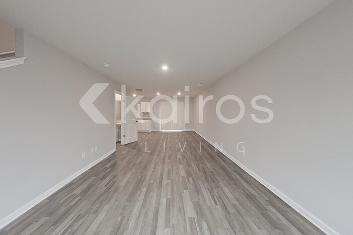 Building Photo - 229 Topaz Ln