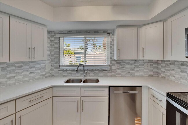 Building Photo - 1492 Sea Gull Dr S