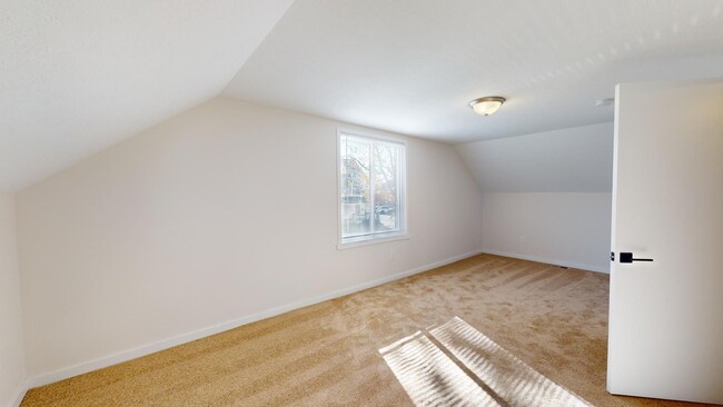 Building Photo - IMMACULATE - Clark / Fulton Area - 3 Bedro...