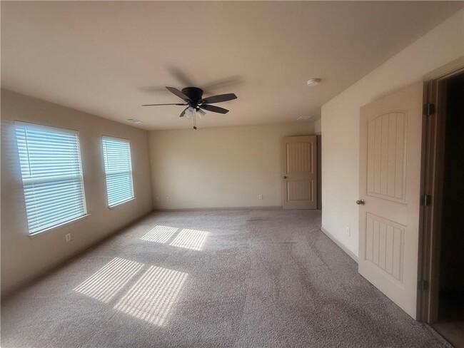 Building Photo - 2722 Haynescrest Dr