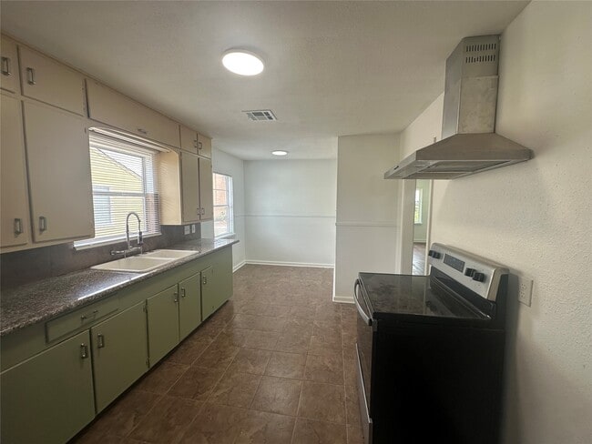 Building Photo - 3444 Blodgett St