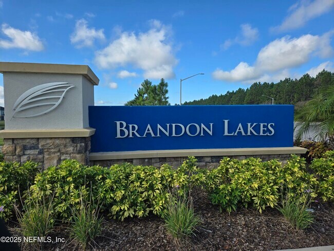 Building Photo - 207 Brandon Lks Dr