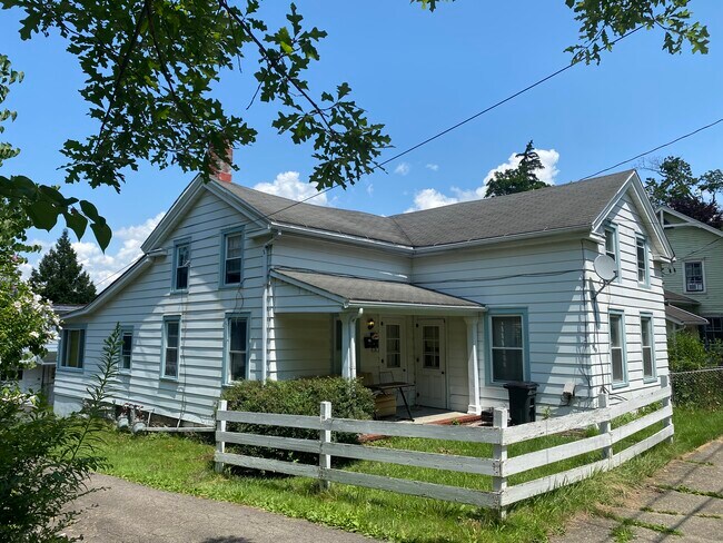 Building Photo - 330 Pleasant St