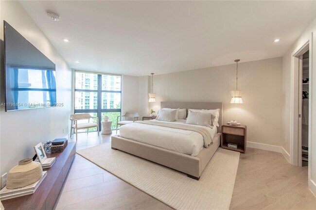Building Photo - 1111 Crandon Blvd