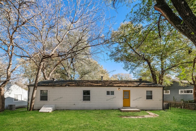 Building Photo - 10706 Ewing Ave