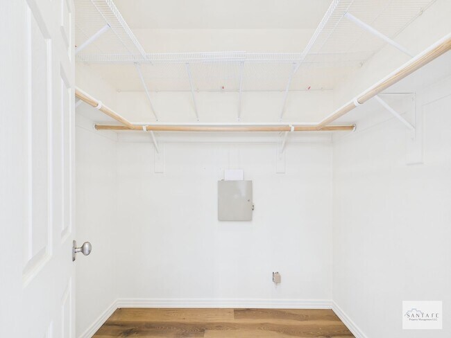 Building Photo - Freshly Upgraded Single Family Home Available Now!
