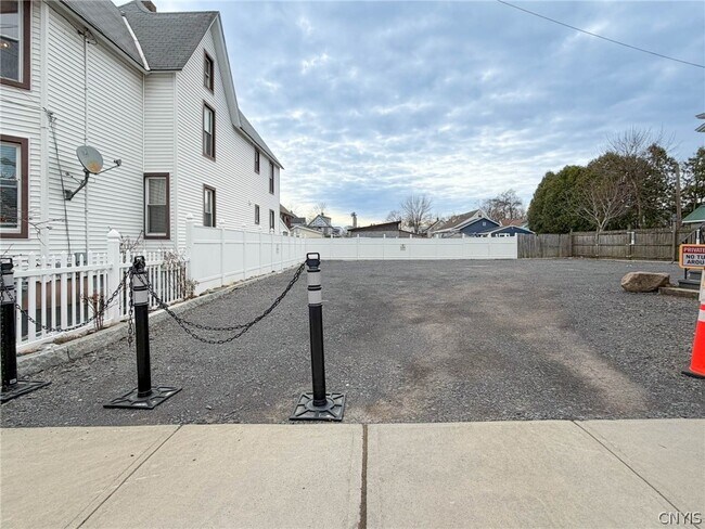 Building Photo - 1017 White Pl