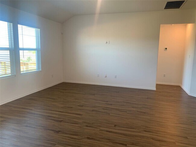 Building Photo - 530 Jack Ryan