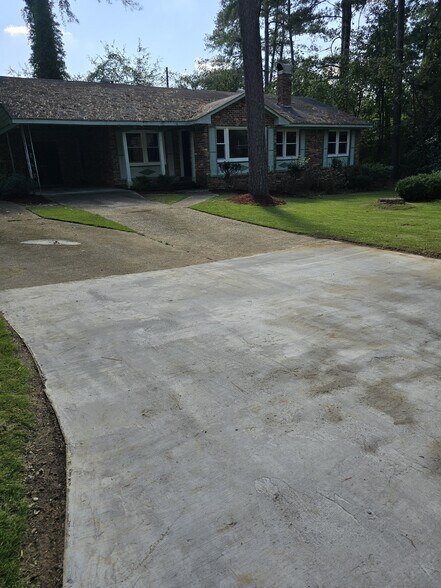 Building Photo - 700 Delverton Rd