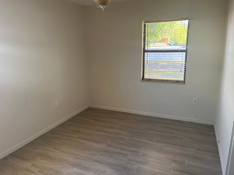 Building Photo - 708 Fairmont Dr