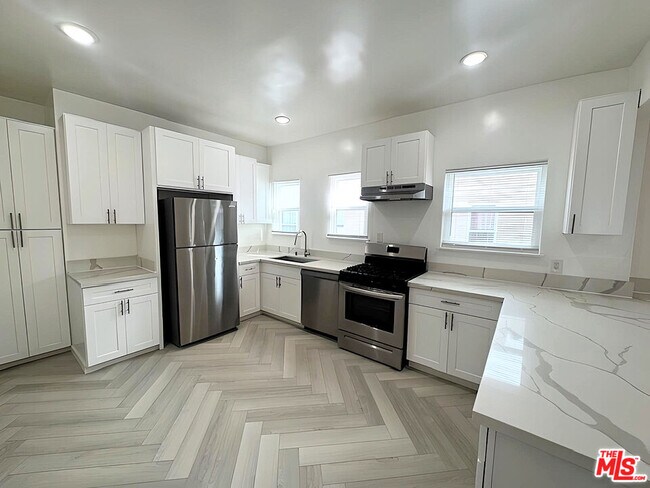 Building Photo - 126 N Hamilton Dr