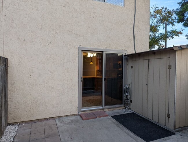 Building Photo - End unit 2 bedroom - Small Pets OK