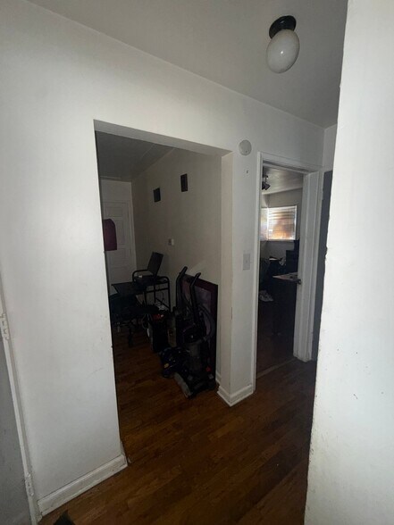 Building Photo - 2625 Seneca St