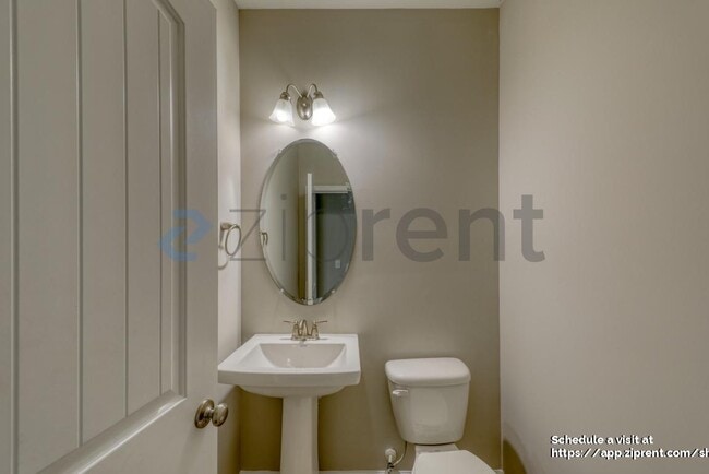 Building Photo - 268 E Webber Ln