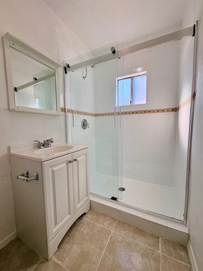 Building Photo - 3659 6th Ave