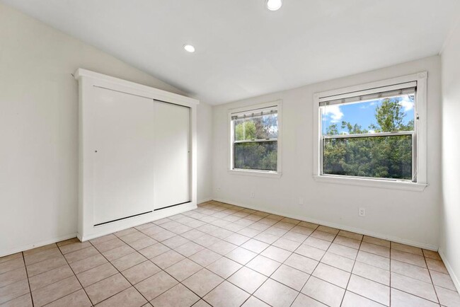 Building Photo - Cozy 2 Bed, 1 Bath Hideaway in Poway