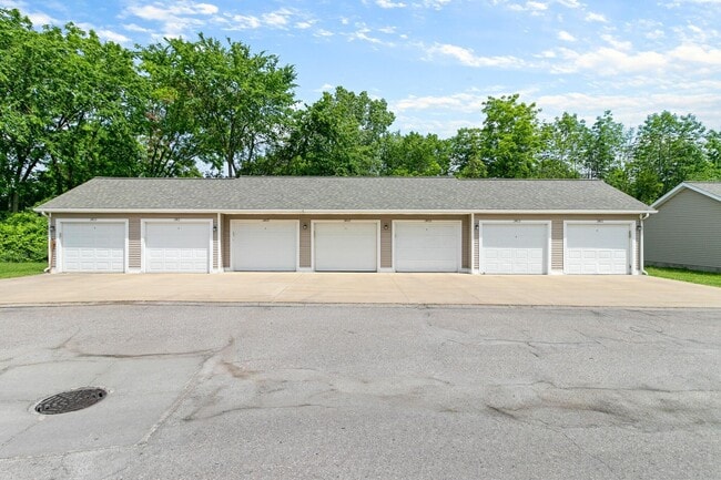 Building Photo - 1407 Millbrook Trail
